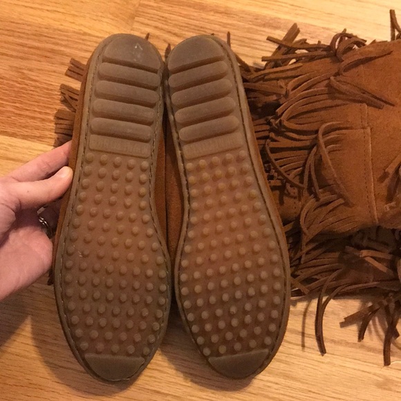 NWOT Minnetonka 5-Layer fringe boots size 8 - Picture 4 of 4